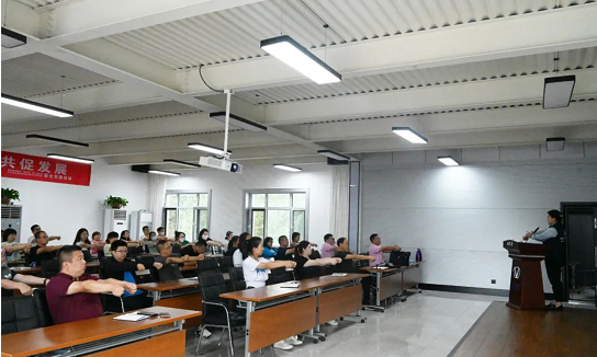 永利yl23411举办安全健康教育知识讲座​