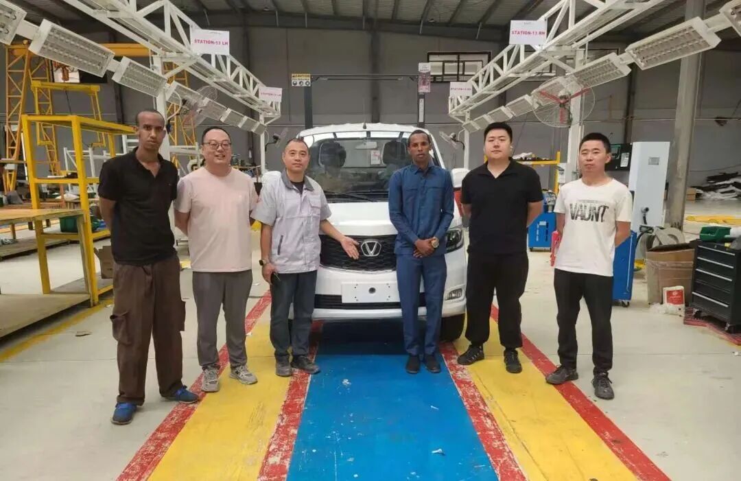 成功汽车埃塞 KD 工厂首车下线，非洲市场战略布局迈出关键一步！